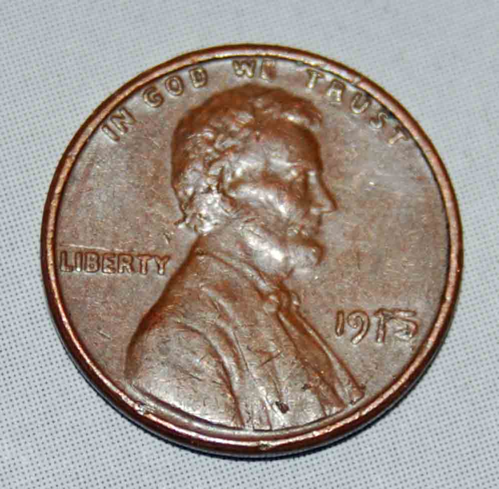 Strange-Date-On-A-1975-Lincoln-Memorial-Cent